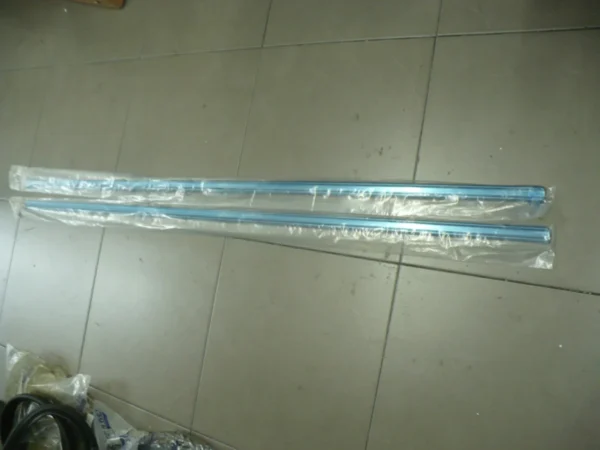 Datsun 1600 Sill Moulds (2pc) inc Clips (1)