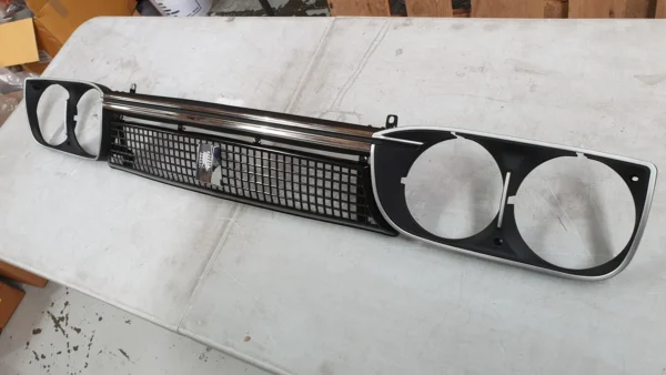 Datsun 1600 Super Sonic Grille (2)