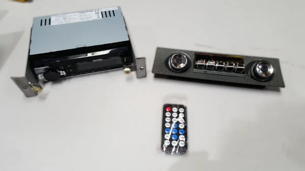Ford Falcon XW XY Argent Grey Superfringe Radio with Remote