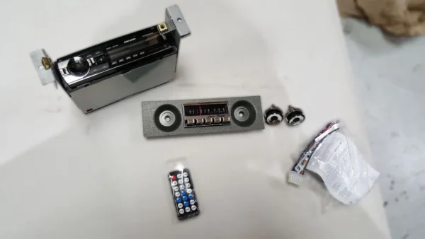 Ford Falcon XW XY Argent Grey Superfringe Radio with Remote2