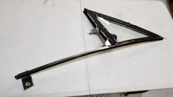 Ford Falcon XY Left Hand 1 4 Quarter Vent Window Assembly