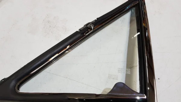 Ford Falcon XY Left Hand 1 4 Quarter Vent Window Assembly3