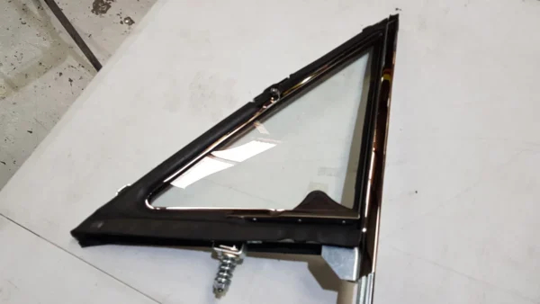 Ford Falcon XY Left Hand 1 4 Quarter Vent Window Assembly4