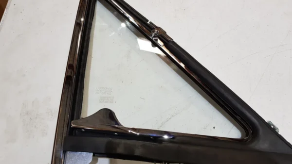 Ford Falcon XY Right Hand 1 4 Quarter Vent Window Assembly4