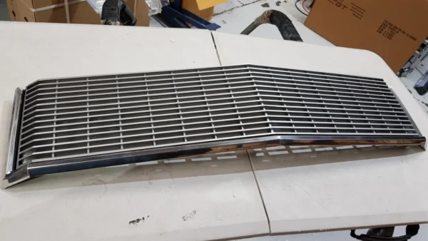 Holden HJ Statesman Upper Grille 2