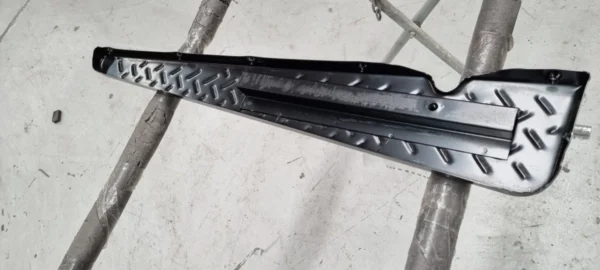 Left Hand Side Step To Suit Toyota Landcruiser FJ40 1978 1984 3