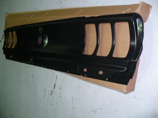 Mustang 1969 Tail Light Panel (2)